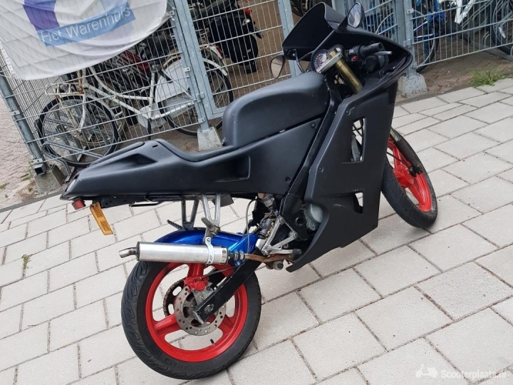 Derbi GPR 50 zwart